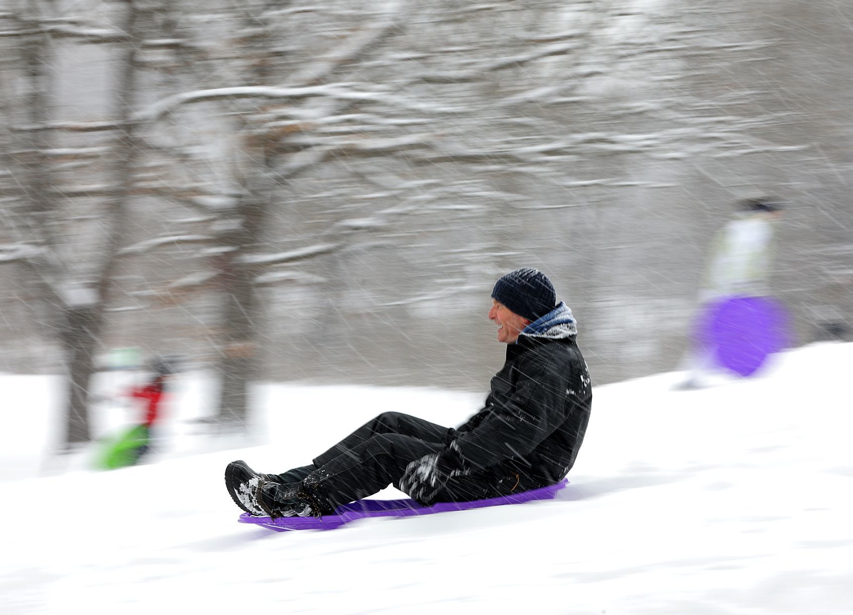 Afternoon snowfall blankets Sunday's blanket